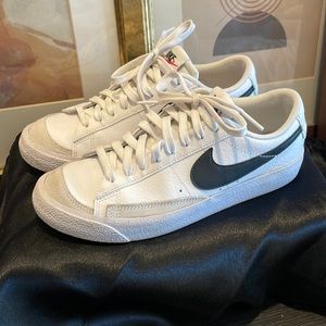 Nike Blazer Low ‘77 Youth size 5.5 (Women’s 7) shoes
